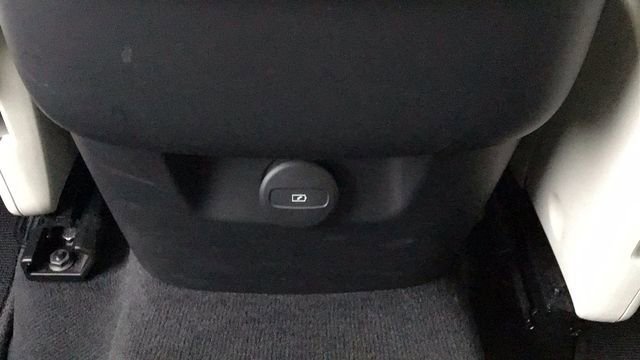 Used 2022 Volvo XC60 B5 Momentum w/ Climate Package image 12