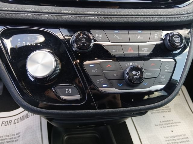 Used 2024 Chrysler Pacifica Limited FWD image 22
