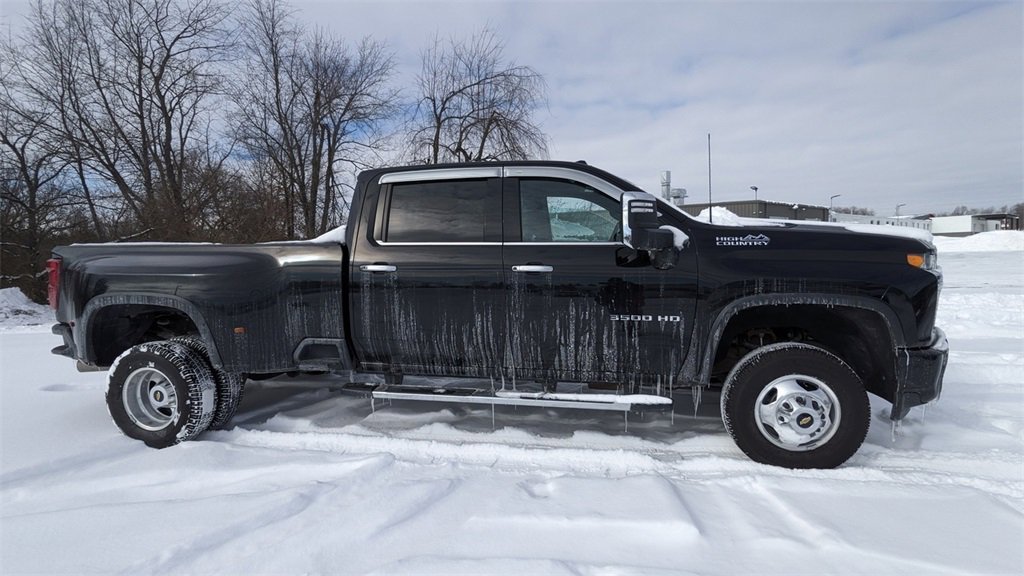 Used 2022 Chevrolet Silverado 3500 High Country image 2