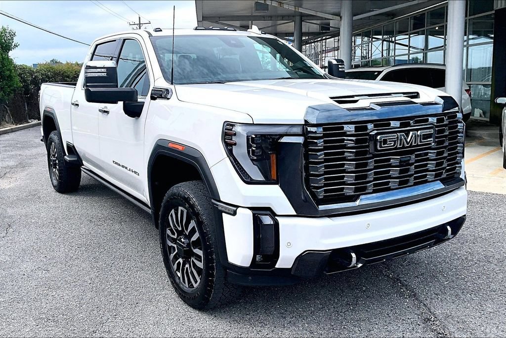 Used 2024 GMC Sierra 2500 Denali Ultimate AWD/4WD image 3