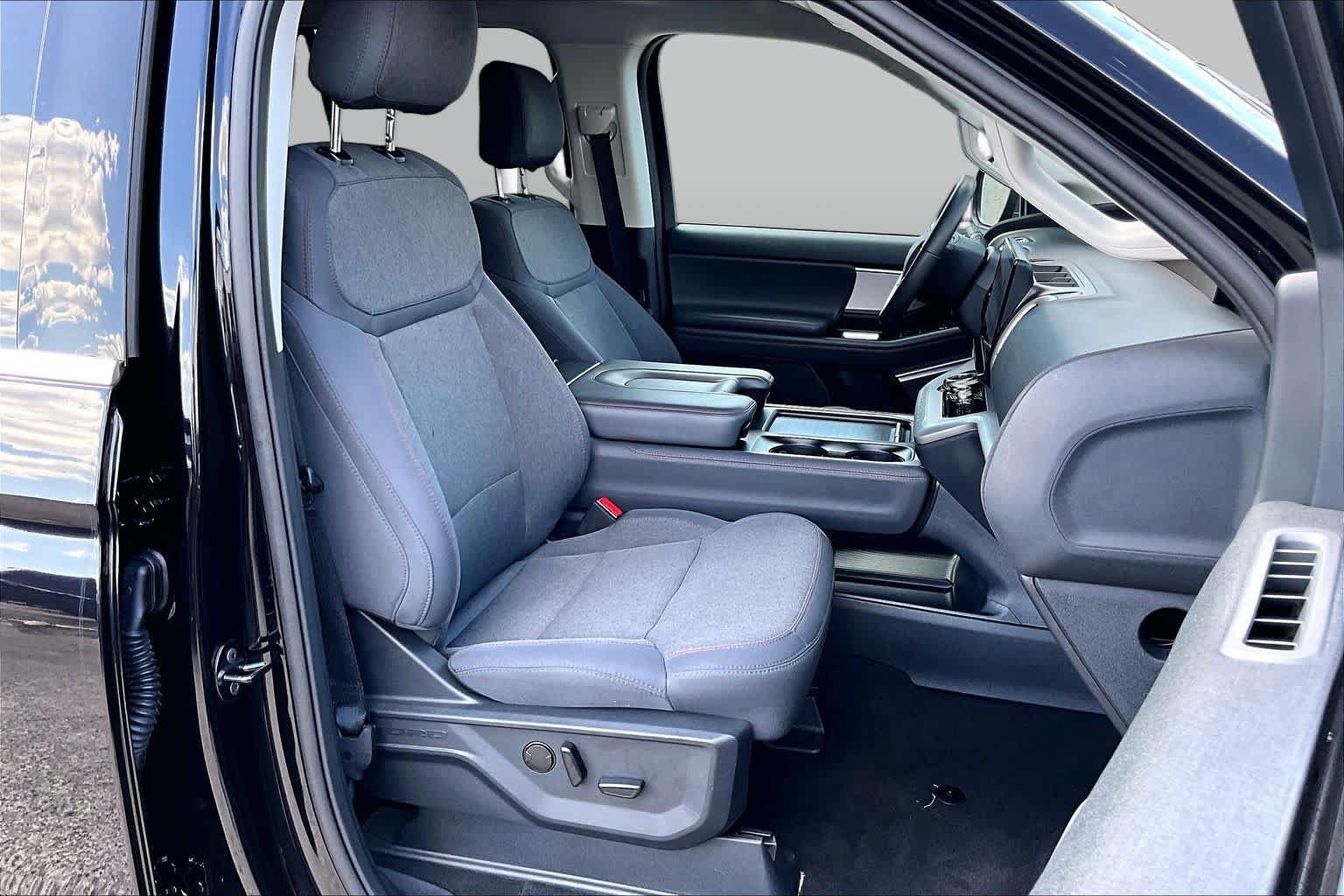 Certified 2025 Ford Expedition Active RWD image 9