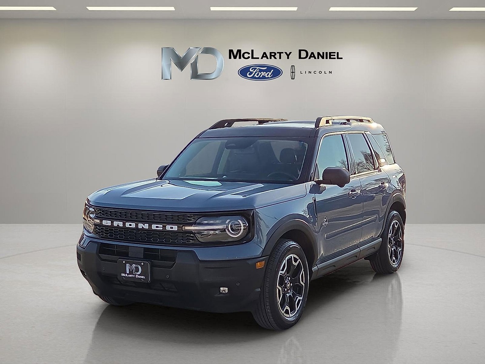 Certified 2025 Ford Bronco Sport Outer Banks w/ Outer Banks Tech Package+ image 2