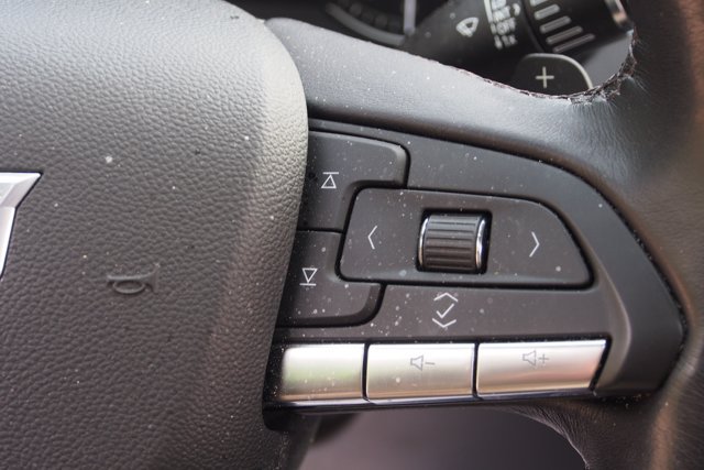 Used 2023 Cadillac XT4 Luxury w/ Cold Weather Package FWD image 23