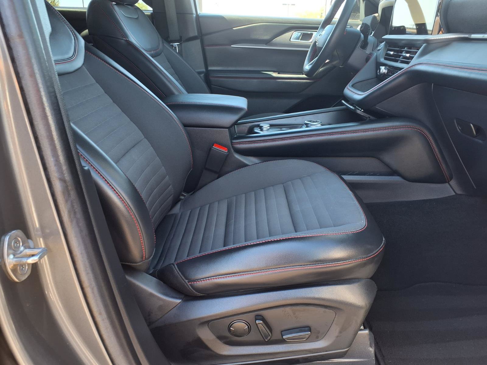 Certified 2025 Ford Explorer ST-Line RWD image 11