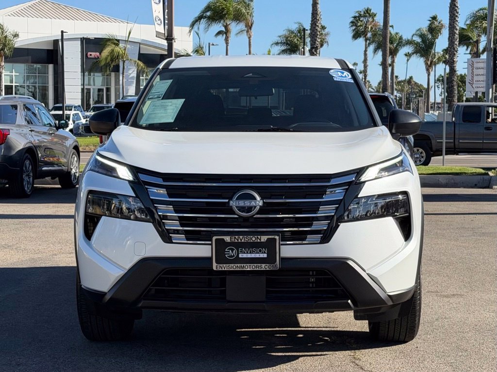 Used 2025 Nissan Rogue S FWD image 3