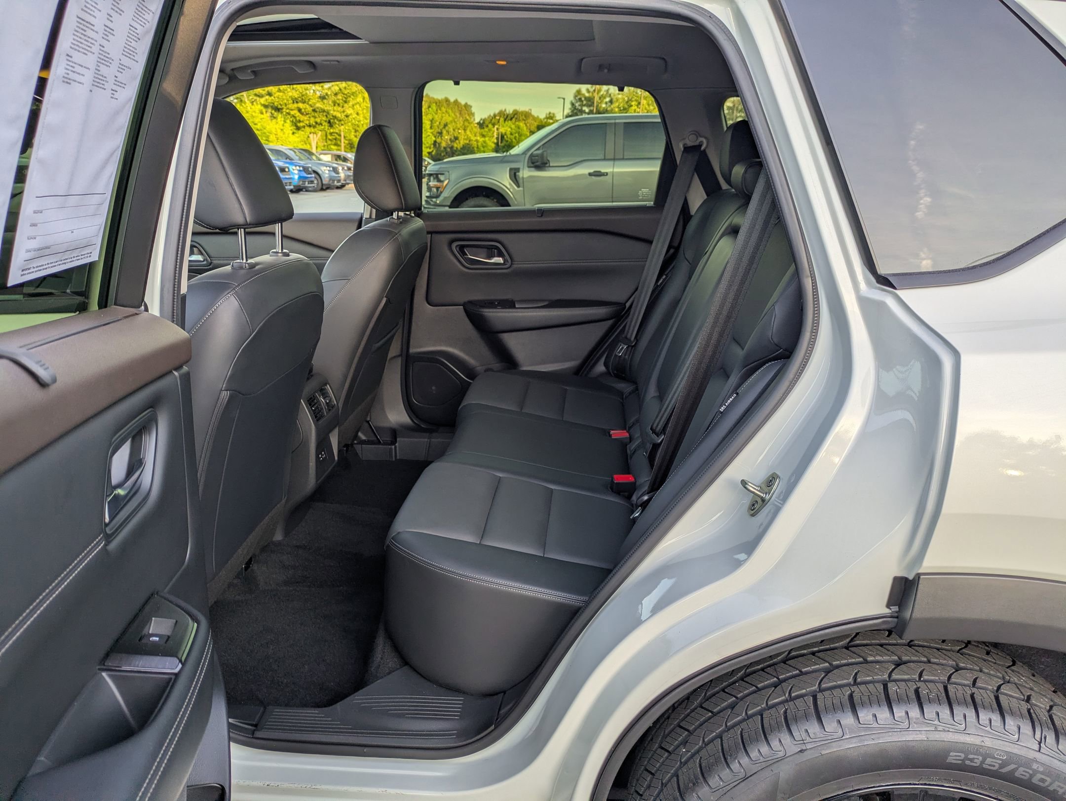 Used 2023 Nissan Rogue SV w/ SV Premium B Package FWD image 28