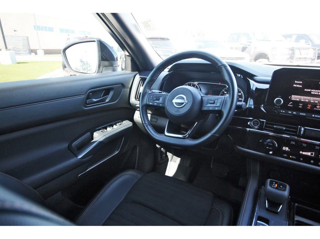 Used 2024 Nissan Pathfinder Rock Creek image 11