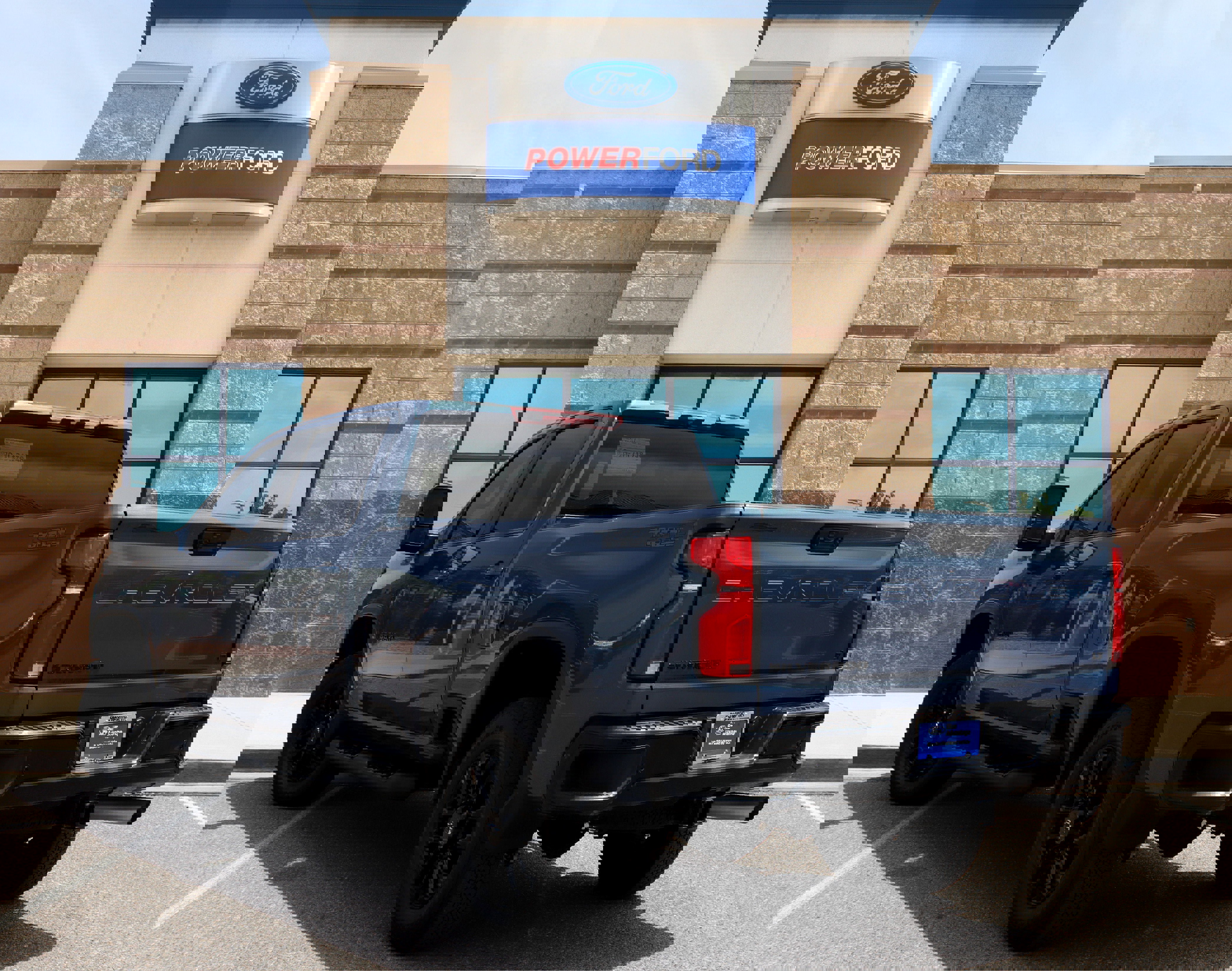 Used 2025 Chevrolet Silverado 2500 LT w/ Trail Boss Package image 3