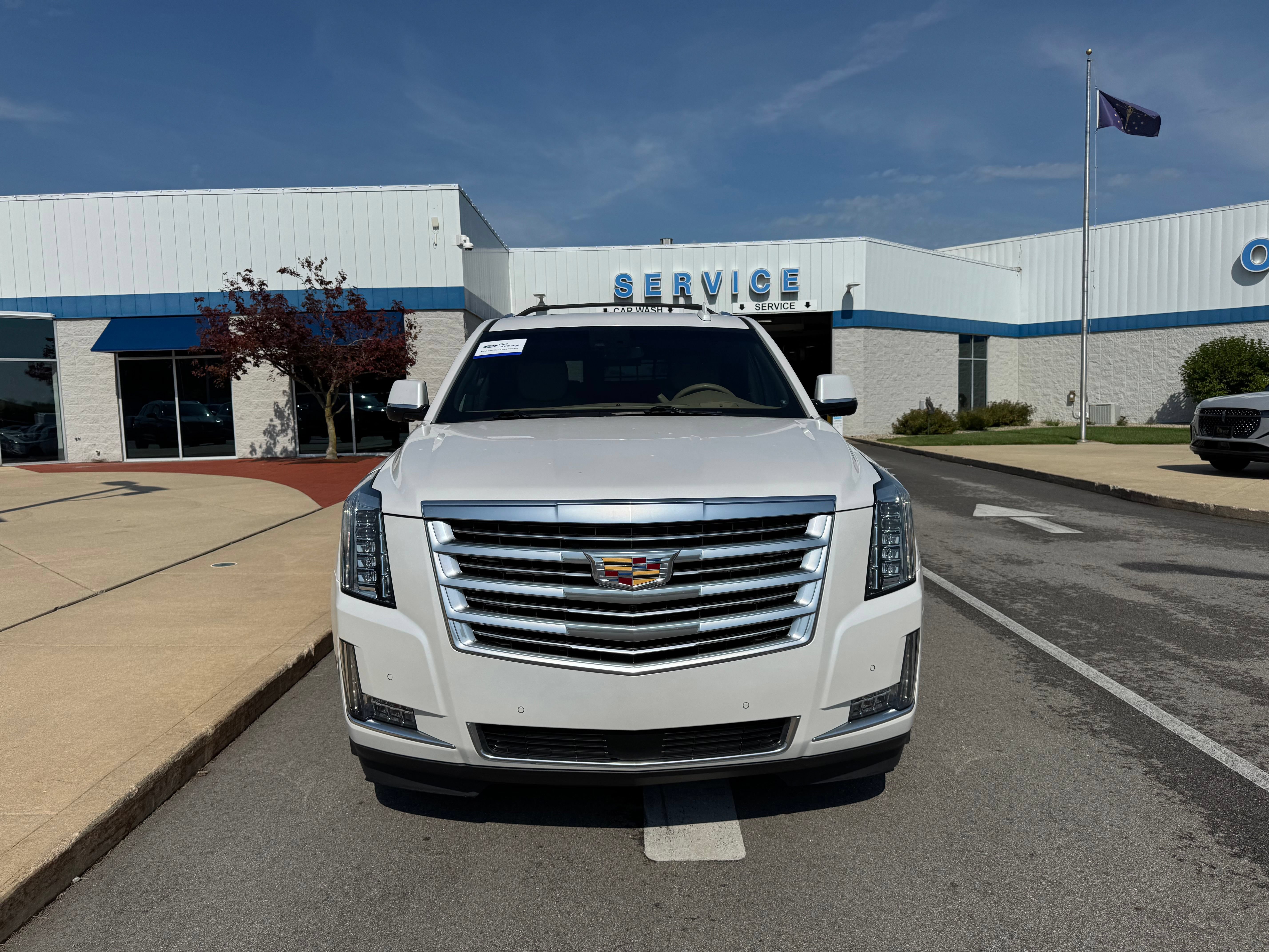 Used 2018 Cadillac Escalade ESV Platinum AWD/4WD image 2