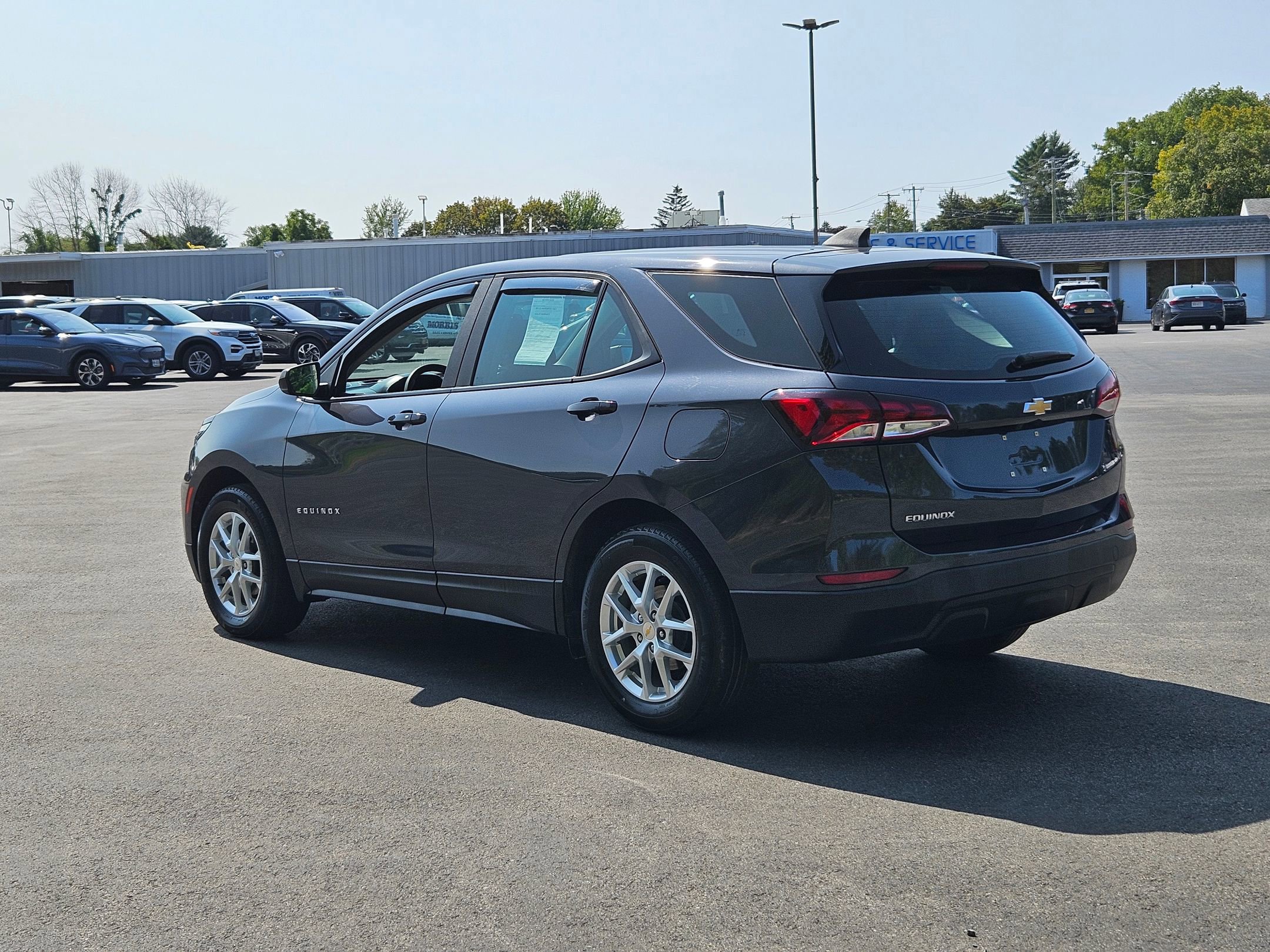 Used 2022 Chevrolet Equinox LS image 2