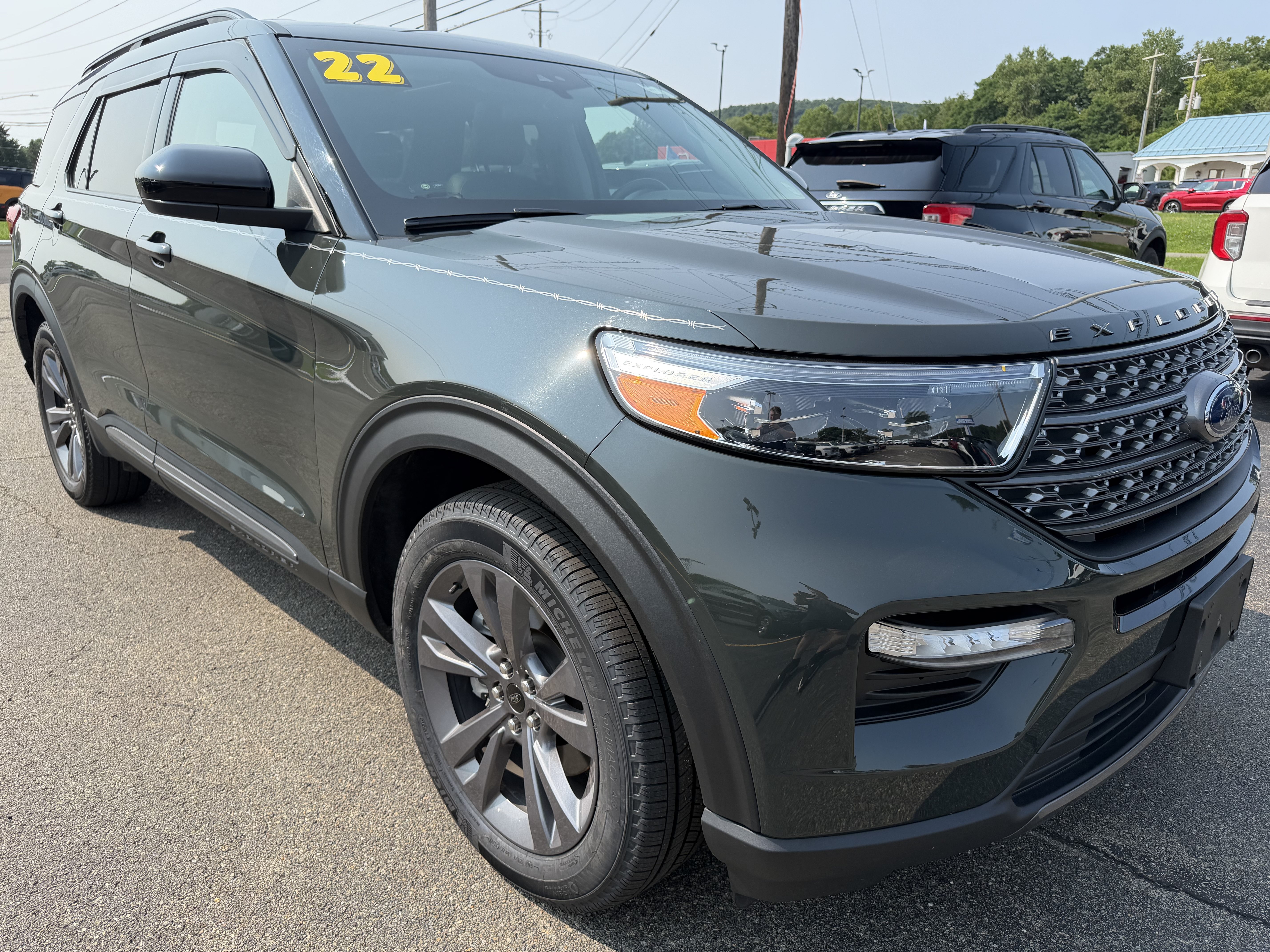 Certified 2022 Ford Explorer XLT w/ Equipment Group 202A AWD/4WD image 1