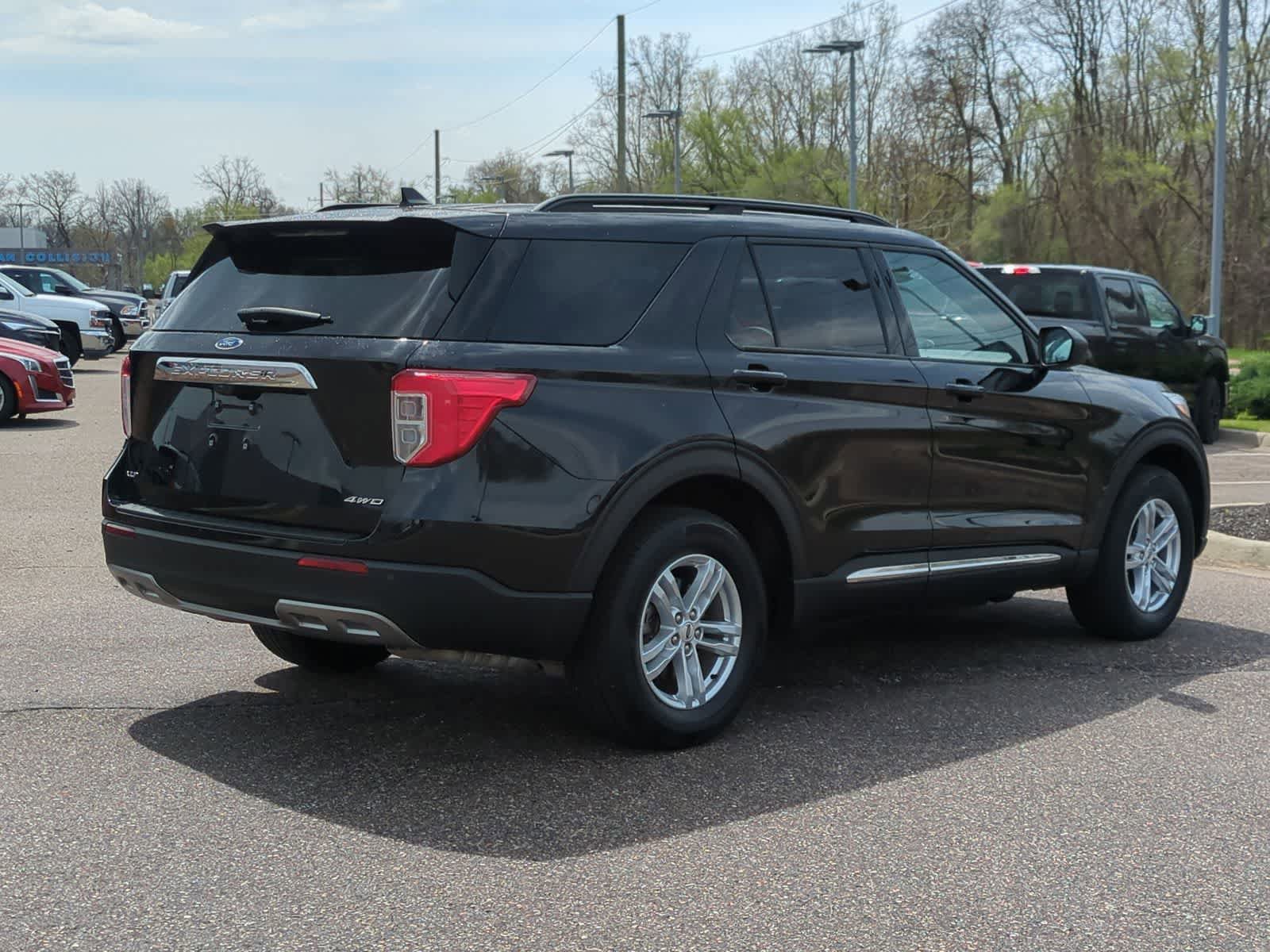 Certified 2023 Ford Explorer XLT w/ Equipment Group 202A AWD/4WD image 8