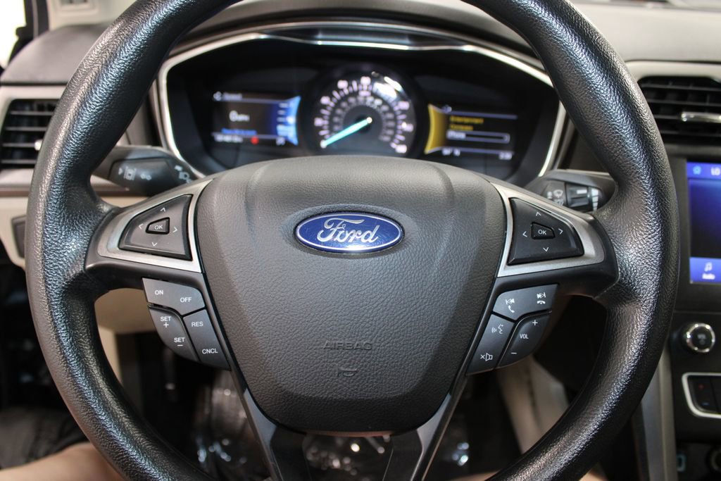 Certified 2020 Ford Fusion SE FWD image 32