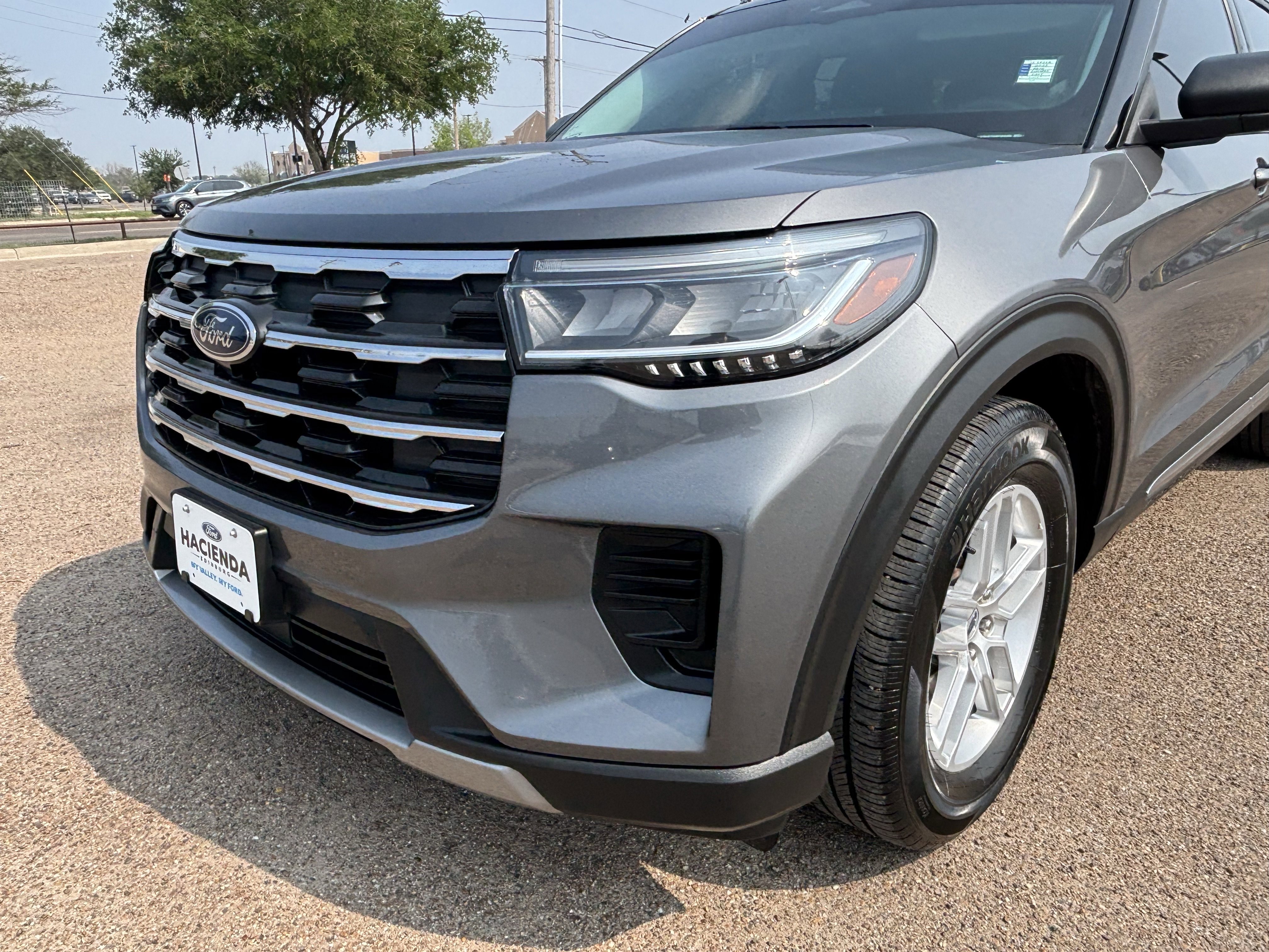 Certified 2025 Ford Explorer Active RWD image 7