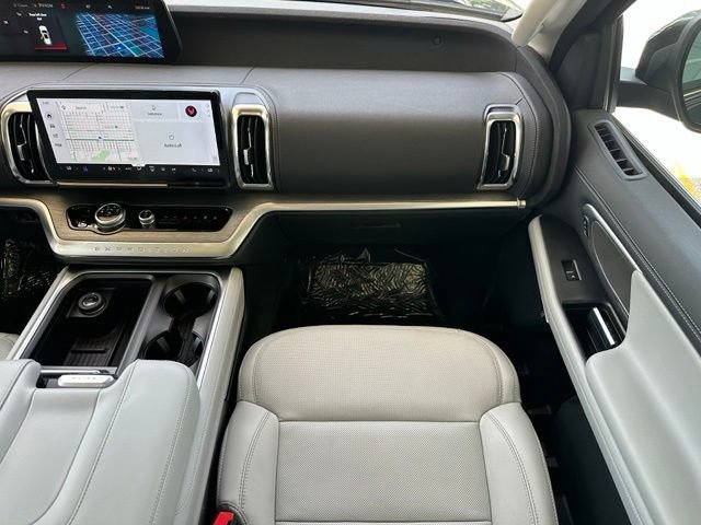 Certified 2025 Ford Expedition Max Platinum w/ Driver's Package AWD/4WD image 14