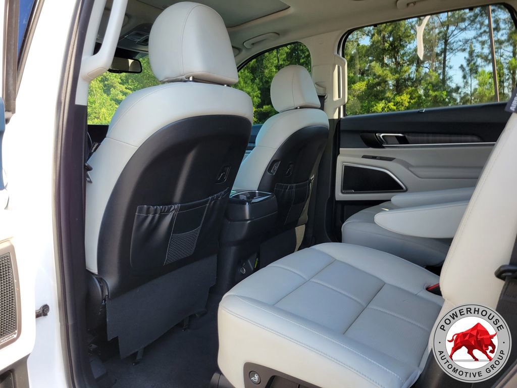 Used 2024 Kia Telluride EX w/ EX Captain's Chair Package FWD image 16