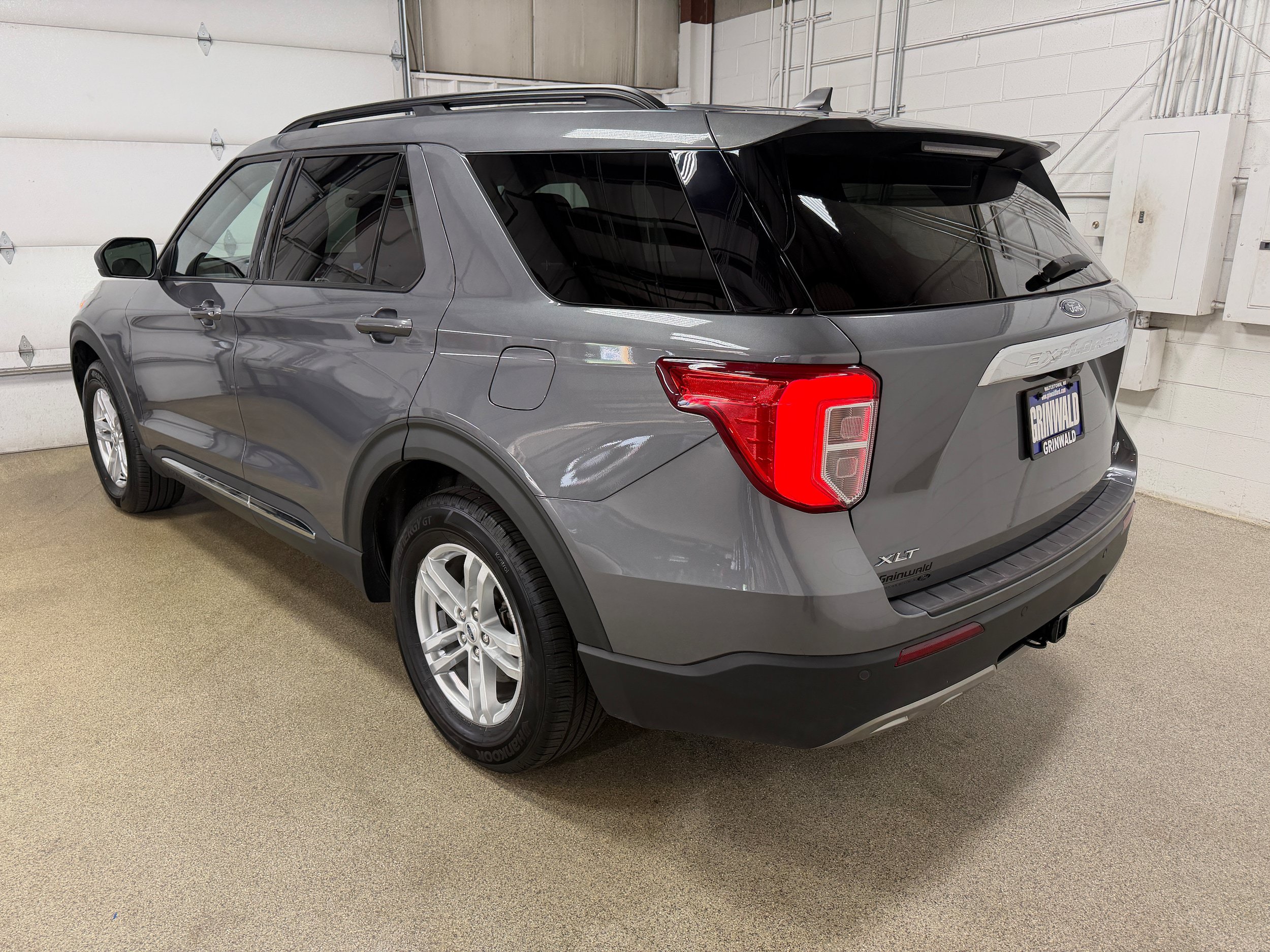 Certified 2021 Ford Explorer XLT w/ Equipment Group 202A AWD/4WD image 7