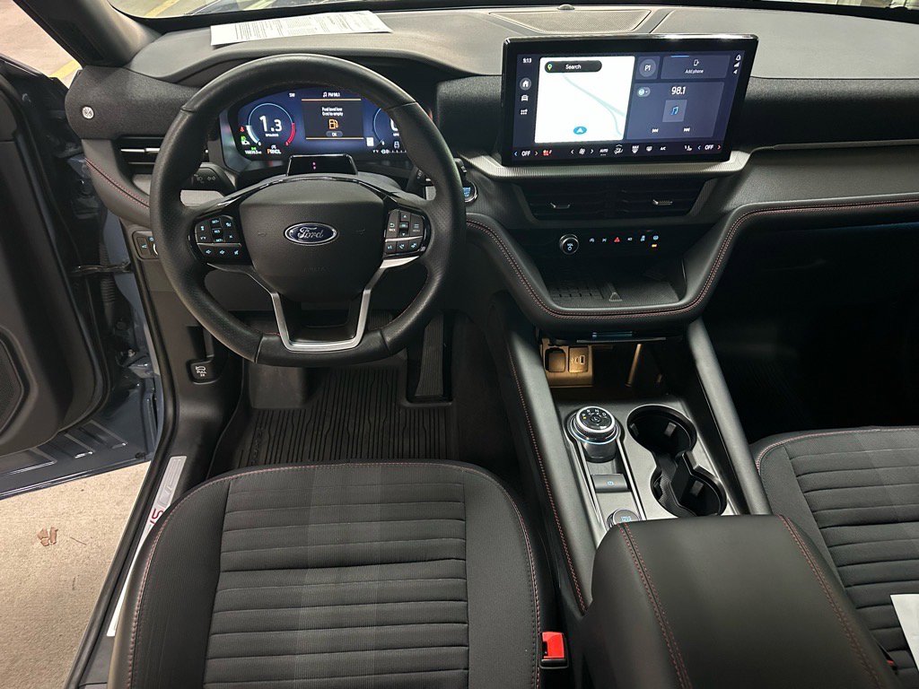 Certified 2025 Ford Explorer ST-Line w/ Premium Package image 33