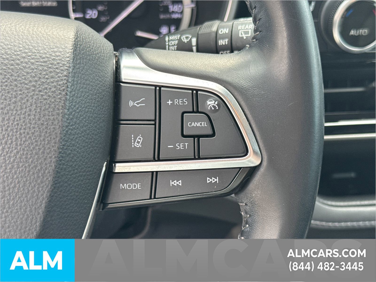 Used 2021 Toyota Highlander XLE image 32