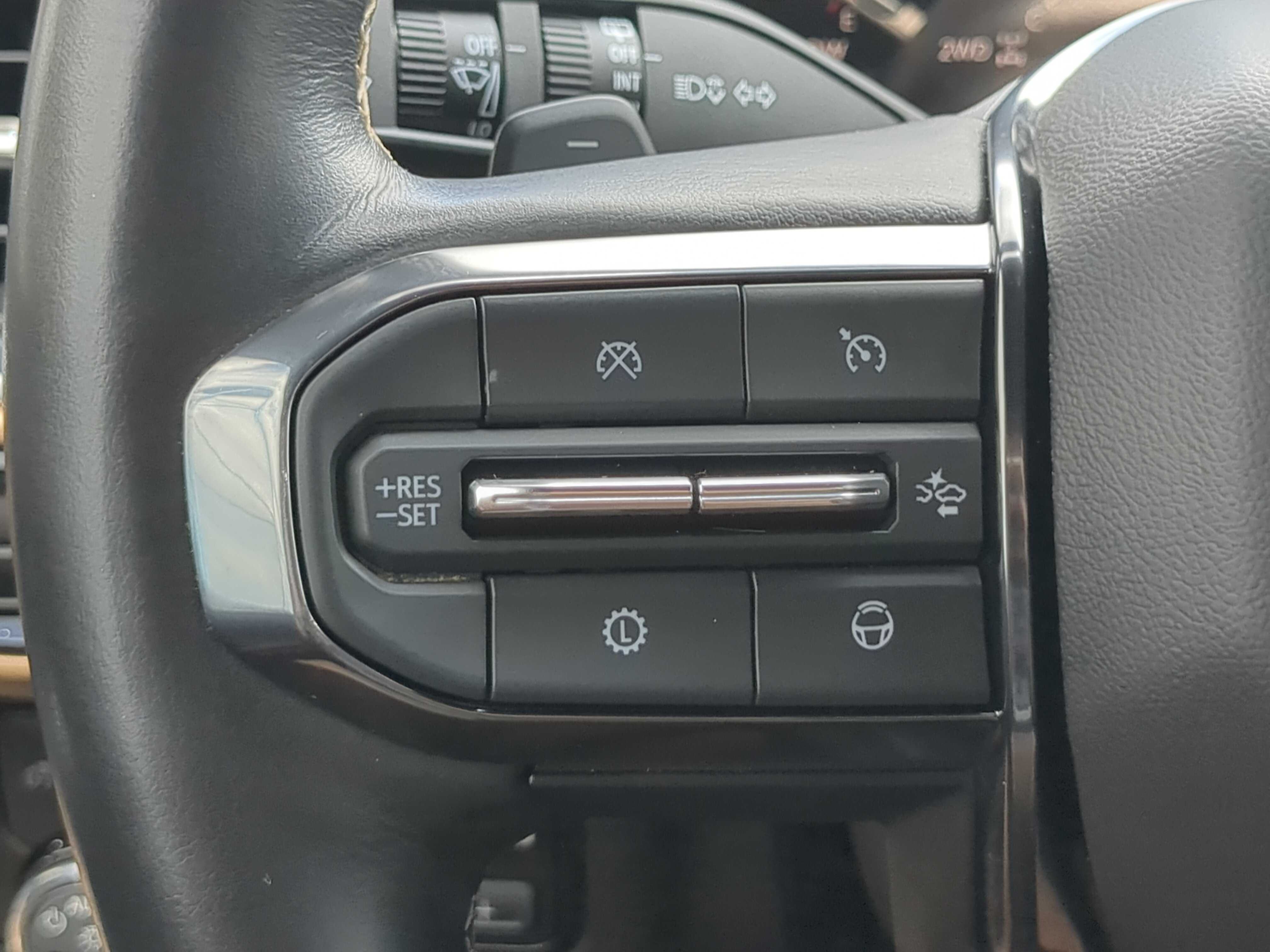 Used 2025 GMC Yukon XL Denali Ultimate w/ LPO, Floor Liner Package AWD/4WD image 24