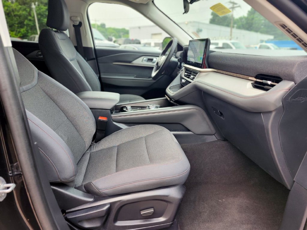 Certified 2025 Ford Explorer Active AWD/4WD image 11