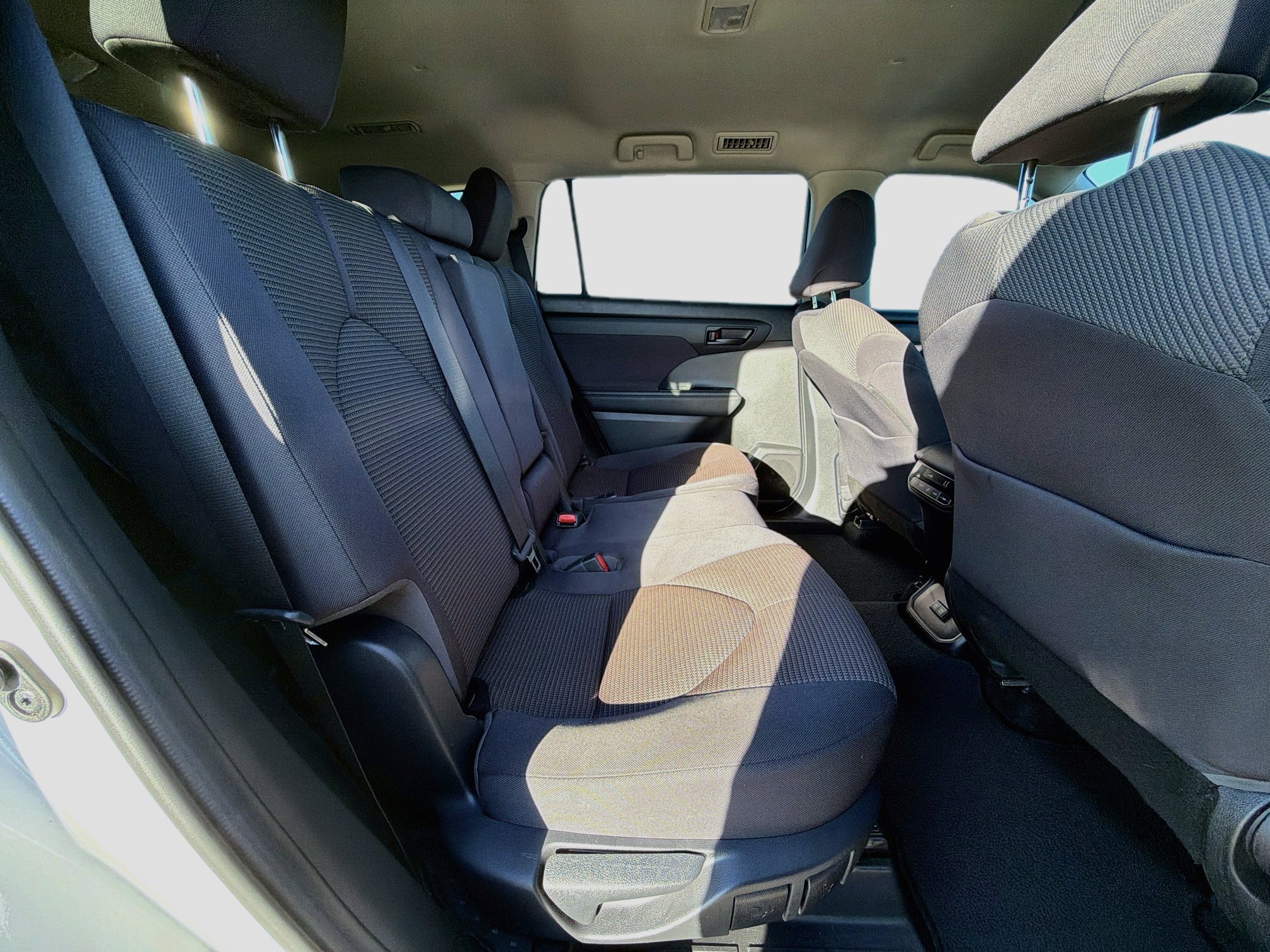 Used 2021 Toyota Highlander L FWD image 26