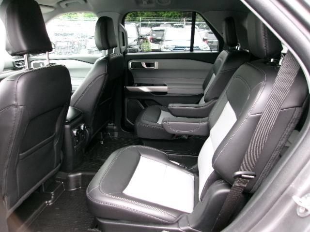 Certified 2023 Ford Explorer XLT w/ Equipment Group 202A AWD/4WD image 9
