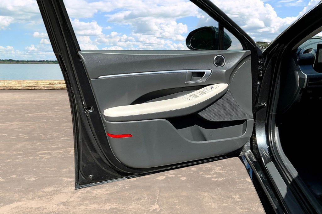 Used 2025 Hyundai Sonata SEL FWD image 22