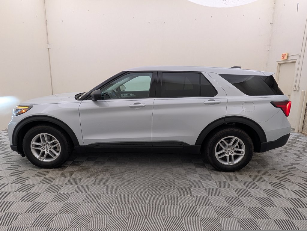 Certified 2026 Ford Explorer Active RWD image 7