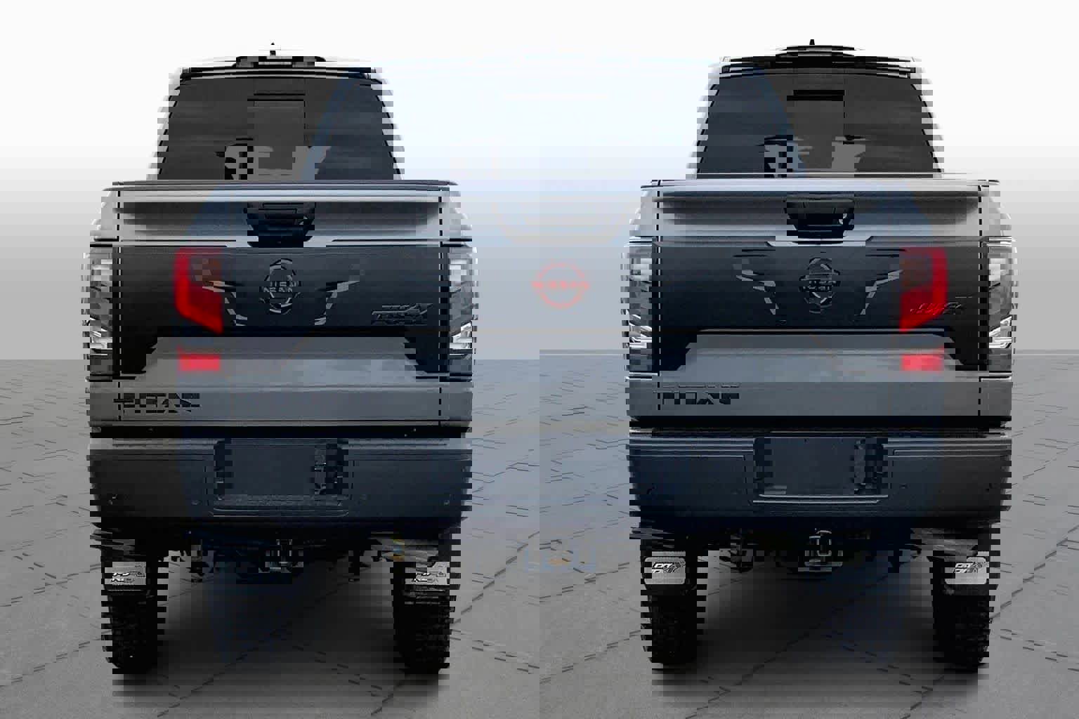 Used 2023 Nissan Titan PRO-4X w/ Pro-4x Convenience Package image 3