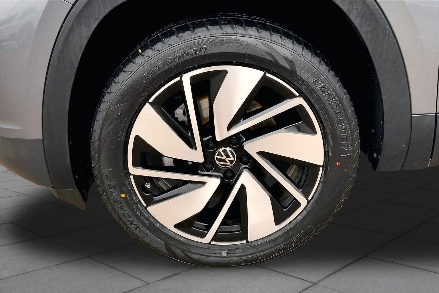 Used 2025 Volkswagen Atlas SE FWD image 11