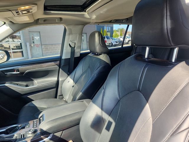 Used 2021 Toyota Highlander Limited AWD/4WD image 22