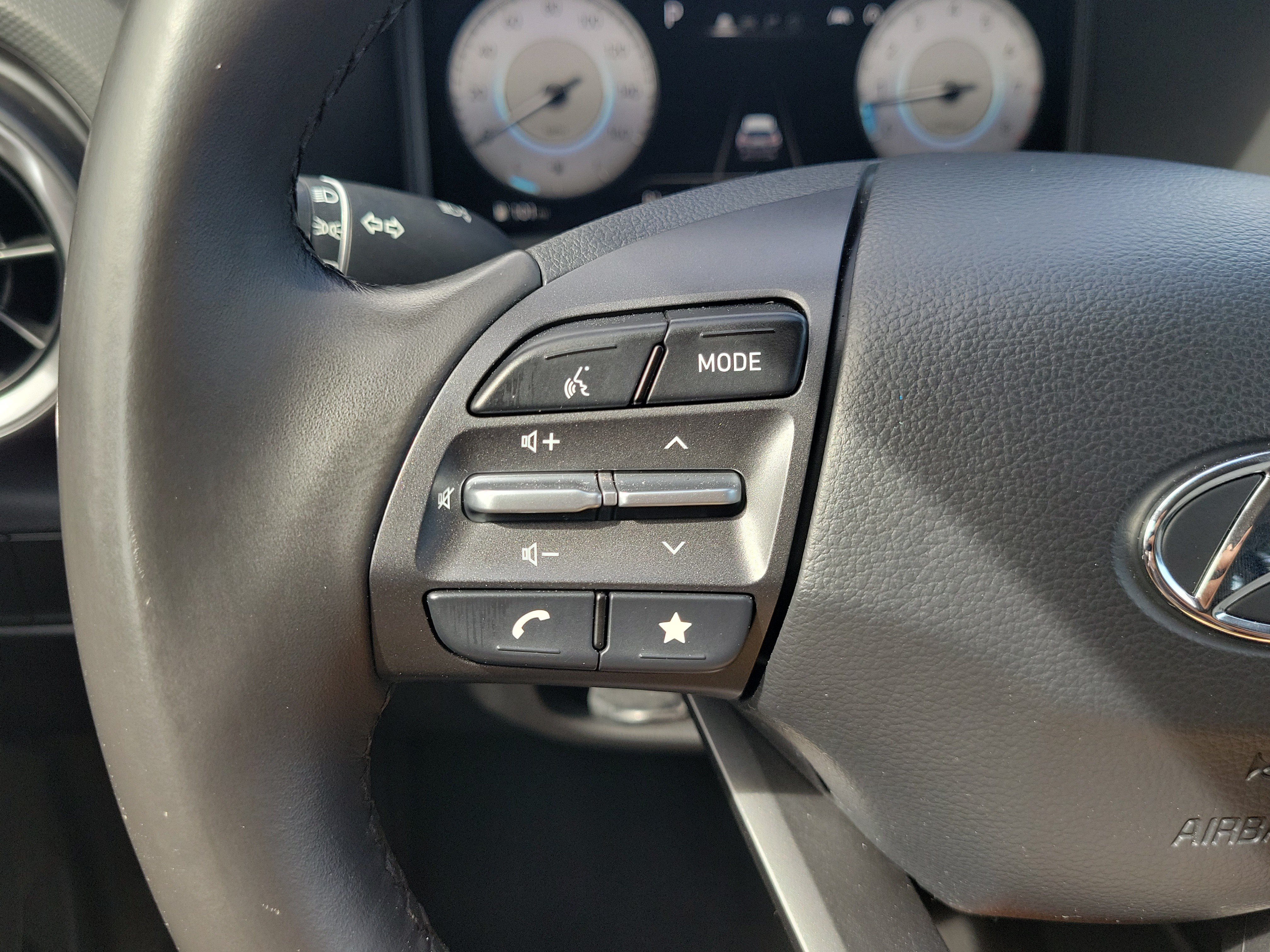 Used 2023 Hyundai Kona Limited AWD/4WD image 25