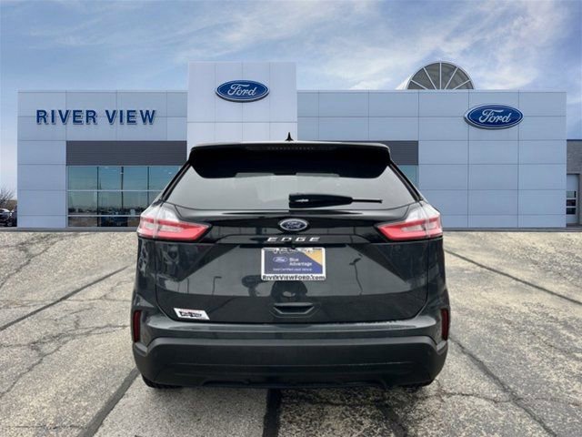Certified 2021 Ford Edge SE image 3