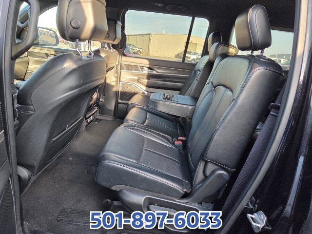 Used 2024 Jeep Wagoneer Series II w/ Flexible Seating Group RWD image 9