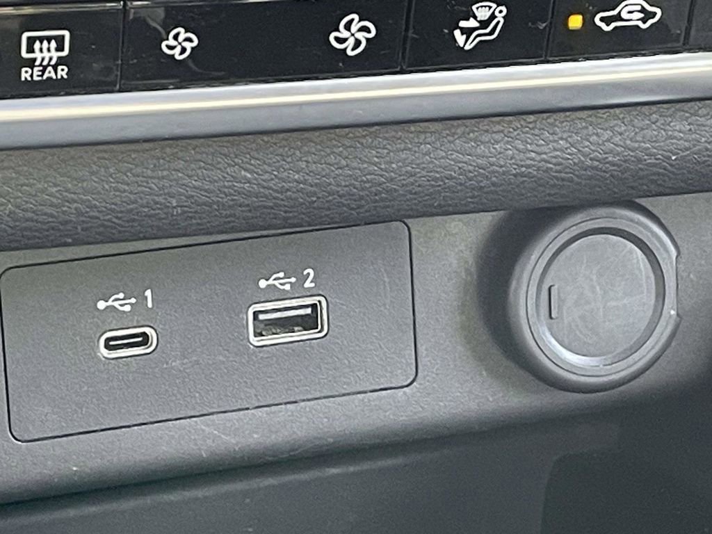 Used 2023 Nissan Rogue SV image 27