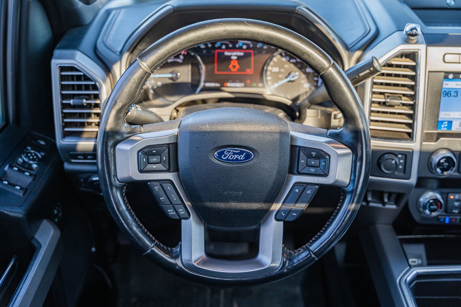 Certified 2019 Ford F450 Platinum w/ Platinum Ultimate Package image 30