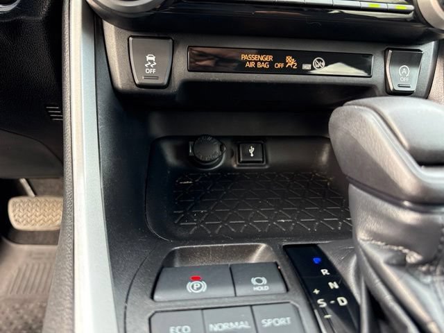 Used 2020 Toyota RAV4 XLE w/ All Weather Liner Package AWD/4WD image 30