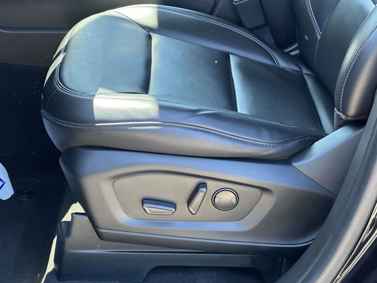 Certified 2022 Ford Explorer XLT w/ Equipment Group 202A AWD/4WD image 16