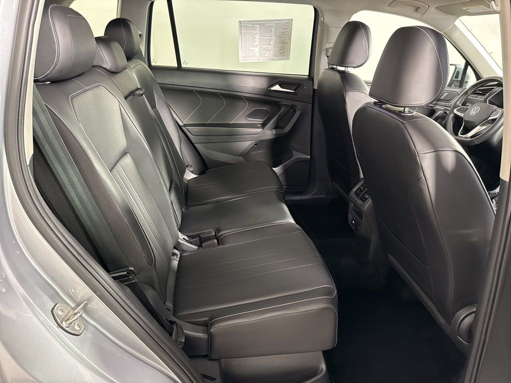 Used 2024 Volkswagen Tiguan SE image 17
