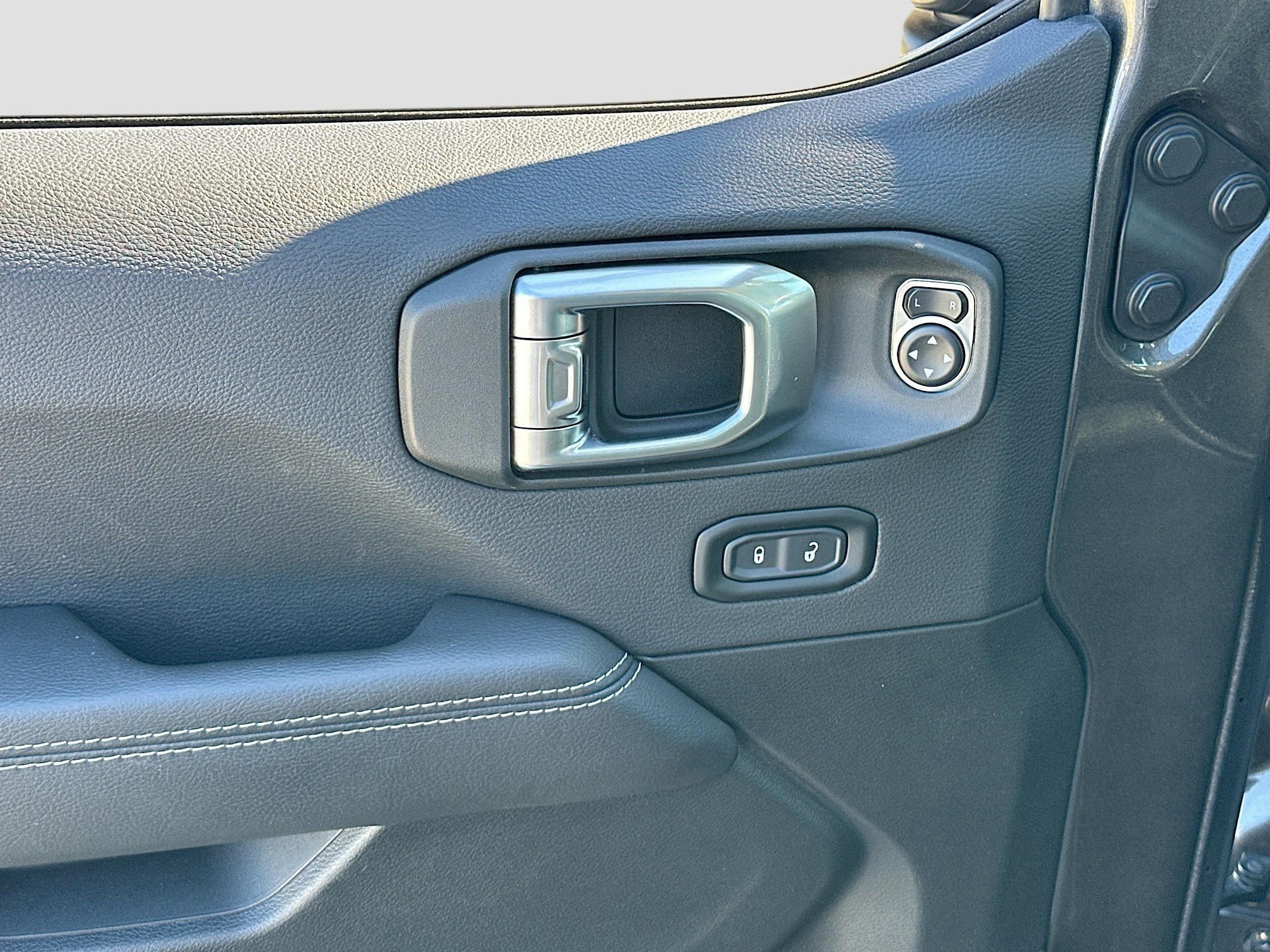 Used 2023 Jeep Gladiator Overland w/ Popular Equipment Package image 18