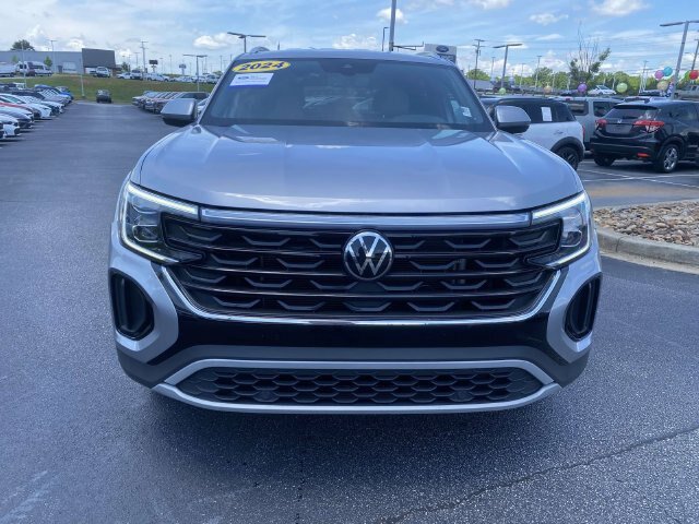 Used 2024 Volkswagen Atlas Cross Sport SE FWD image 2