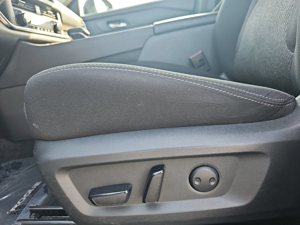 Used 2024 Nissan Rogue SV AWD/4WD image 27