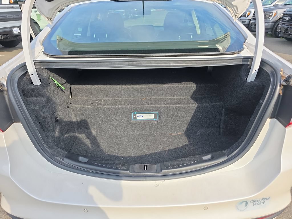 Certified 2017 Ford Fusion Energi SE FWD image 16