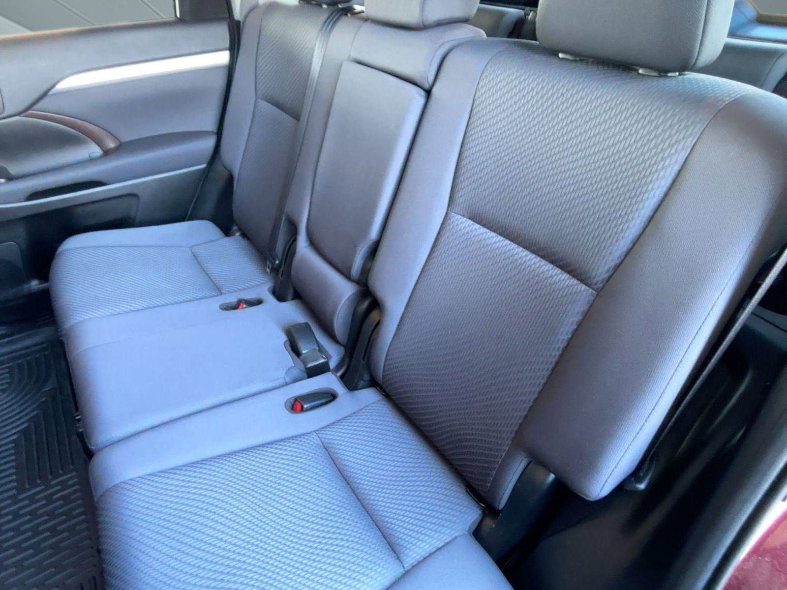 Used 2019 Toyota Highlander LE image 27