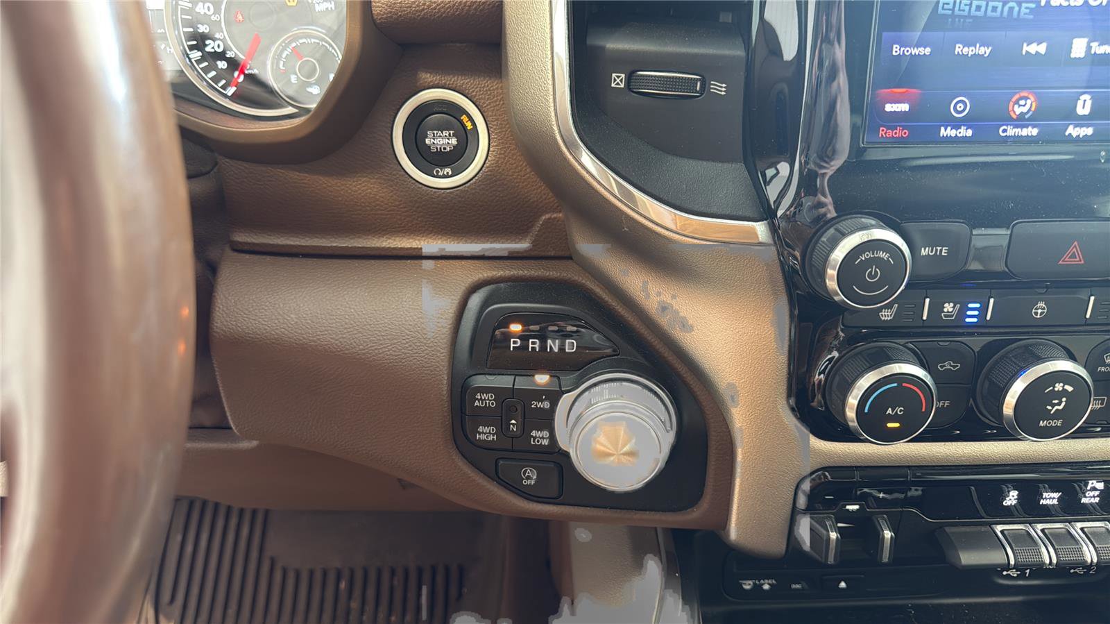 Used 2019 RAM 1500 Laramie AWD/4WD image 22