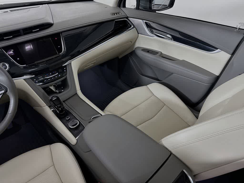Used 2024 Cadillac XT6 Premium Luxury AWD/4WD image 11
