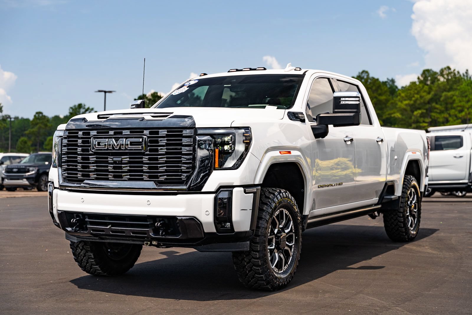 Used 2024 GMC Sierra 2500 Denali Ultimate w/ Max Trailering Package AWD/4WD image 3