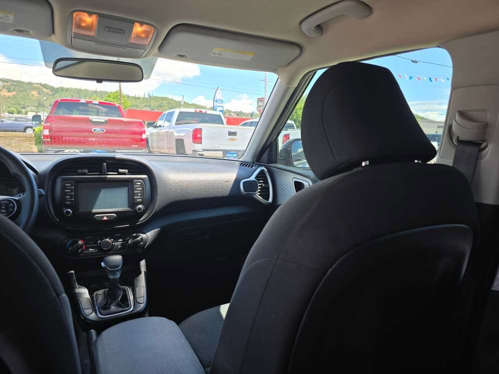 Used 2020 Kia Soul LX FWD image 14