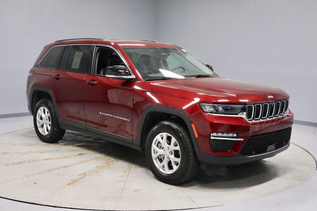 Used 2024 Jeep Grand Cherokee Limited w/ Luxury Tech Group II AWD/4WD image 7